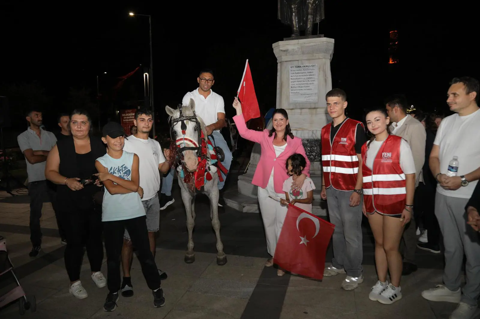 BİNLERCE EDİRNELİ 30 AĞUSTOS COŞKUSUNDA BULUŞTU galeri görseli